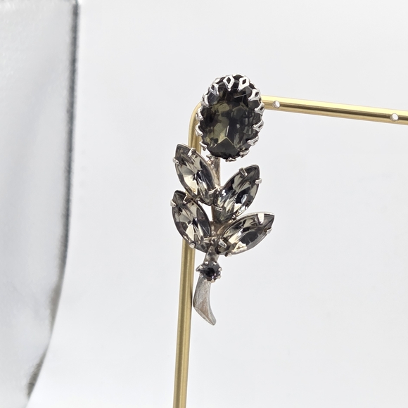 1940s Vintage Rhinestone Broach. - Picture 5 of 14